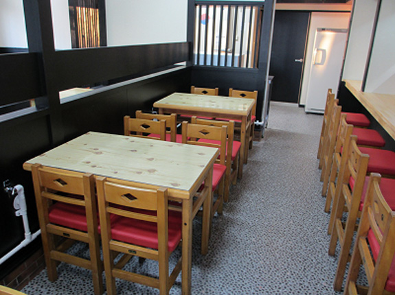 2013年11月 岐阜市飲食店M様 店舗改装クロス・床・椅子張替工事