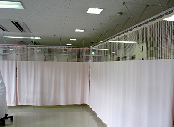 2013年10月　岐阜市病院M様　間仕切りメディカルカーテン取付工事